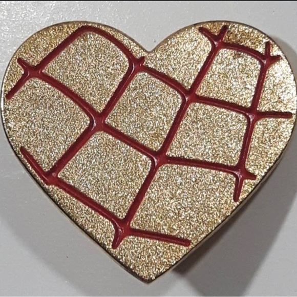 Variety Jewelry - Variety Cc Gold Heart Spider-Man Collector Lapel Pin 2004